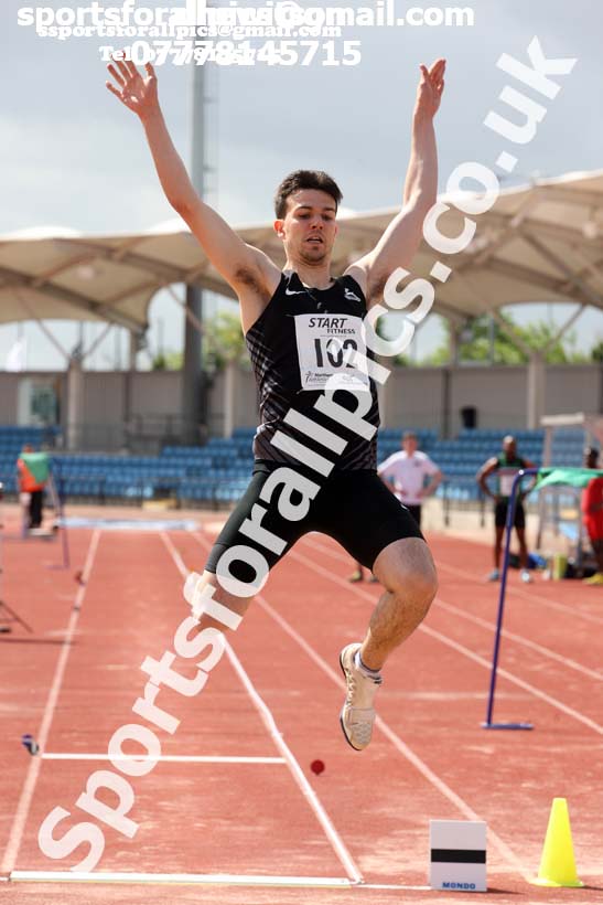 Senior mens long jump, Northern Senior and Under-20s Champs., SportsCity, Manchester. Photo: David T. Hewitson/Sports for All Pics